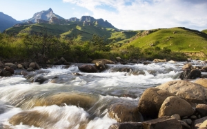 nature-landscapes_widewallpaper_drakensberg-mountains-south-africa_20228